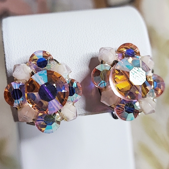 Pink Aurora Borealis Crystal Vintage Petite Clip Silver Tone Earrings - Picture 6 of 9